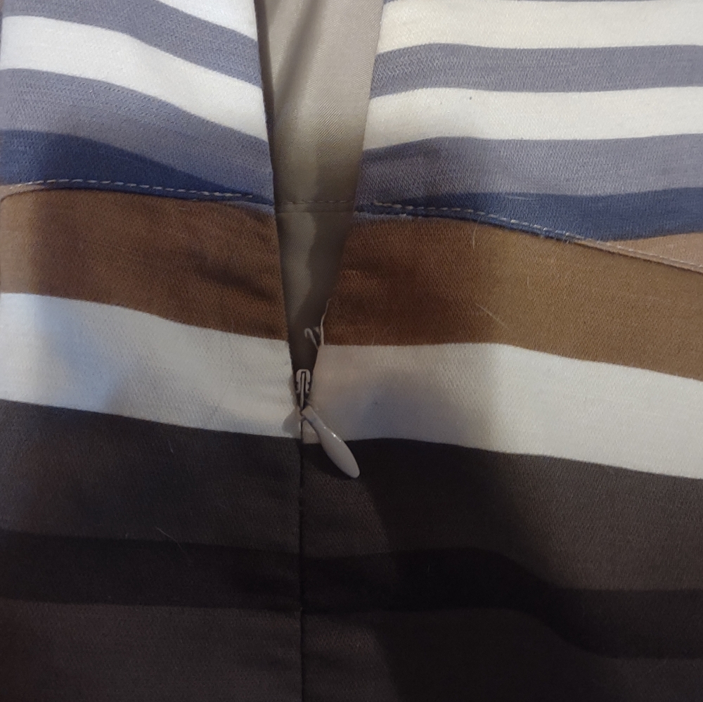 Loft Carmel brown mini skirt size 16 zips up the side for closure - Picture 5 of 5